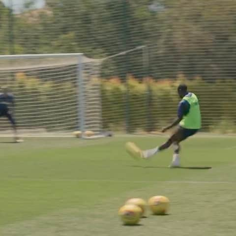 セイ・オジョのインスタグラム：「WORK⚽️⚽️」