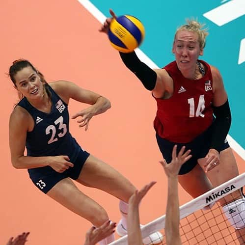 USA Volleyballさんのインスタグラム写真 - (USA VolleyballInstagram)「@usavwnt is going after its 2nd @FIVBVolleyball #VNL gold medal, starting with Poland in Finals Round pool play on July 3. Who made @teamusa's 14-player roster?  Visit usavolleyball.org to find out the roster.」6月29日 21時31分 - usavolleyball