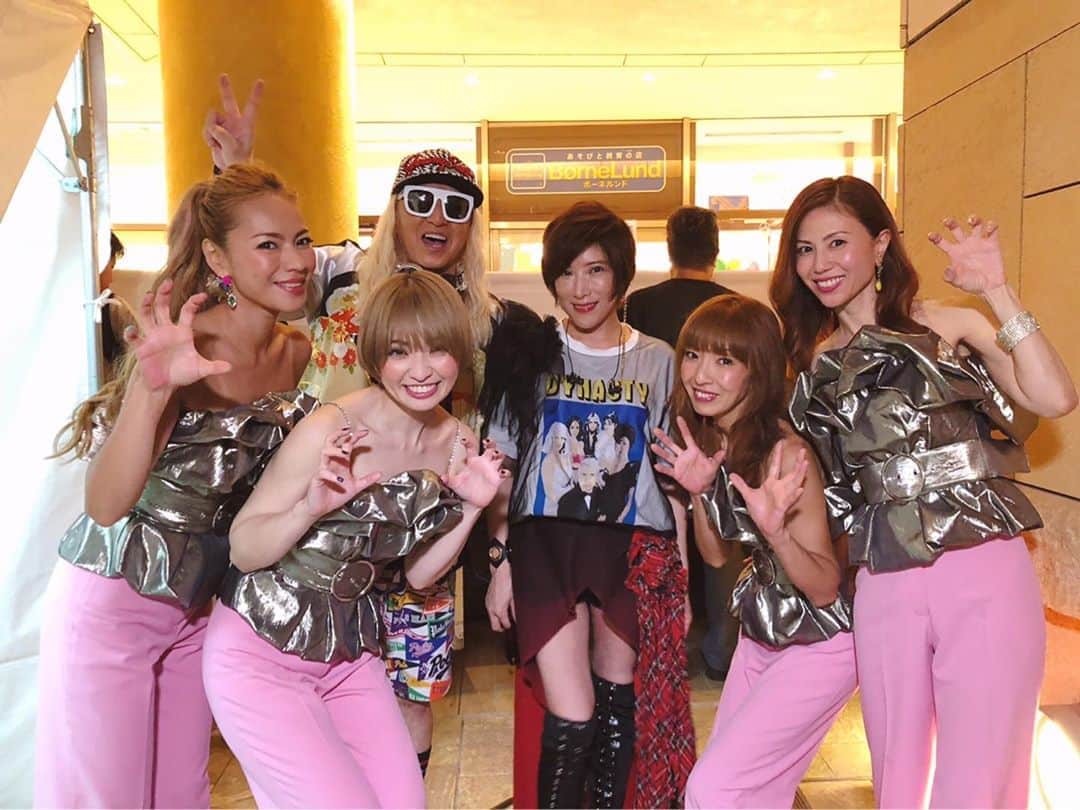 のインスタグラム：「BON DISCO @六本木ヒルズに お越し頂いた皆さん ありがとうございます♡ 盆踊りと夏祭りを 融合させた進化系夏フェス！ 雨模様だったことも忘れ 夏に向けて 走りだせたような一歩になりました。 たくさんの方が MAXのダンスを踊ってくれて ホント嬉しかったよ。 TRFのステージも最高だったー！ 次回は 7/20（土）神田明神で 騒ぎあいましょう！ #MAX#NANA#MINA#REINA#LINA #TRF#koo#yuki #bondisco #live」