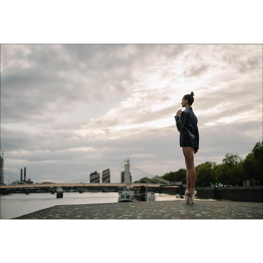 ballerina projectさんのインスタグラム写真 - (ballerina projectInstagram)「We will be celebrating the 18+ years of the Ballerina Project until the middle of July as we near our conclusion. Here are look backs at that the moments that best represent the project from the past 2 decades.  Here is a collection of images I created with Lauren Cuthbertson in London. #ballerina - @londonballerina #london #richmondpark #riverthames #royaloperahouse #coventgarden #ballerinaproject #ballerinaproject_ #ballet #dance #pointeshoes #laurencuthbertson  With the conclusion of the Ballerina Project we will also be concluding the sale of all our limited edition prints. We have a small selection of large format limited edition prints for sale in our Etsy store. Link to our Etsy store is located in our accounts profile. If you are interested in purchasing an image not available on Etsy as a large format limited edition print just email us at the address also located in our profile for details.」6月30日 8時33分 - ballerinaproject_