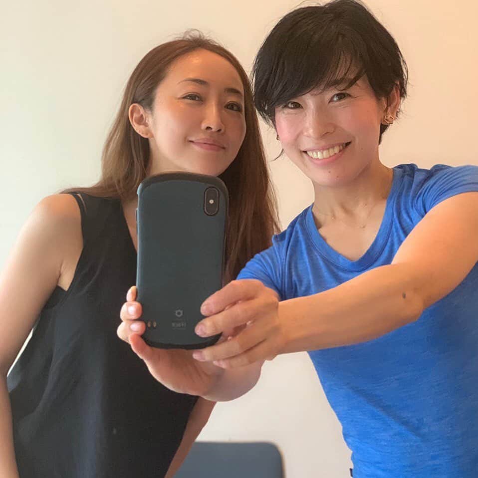 FitnessPlanner 星野由香さんのインスタグラム写真 - (FitnessPlanner 星野由香Instagram)「@megumi_kanzaki さんのトレーニング✨ 出来なかった動きが今では、さらっと出来るようになってご自身も驚いていたり、私もちゃんとご自身の弱い身体の部分にも向き合って続けて頑張っているお姿は素敵だなぁと、いつも尊敬です！  続けてる人は変わっていく。 すてきだなぁー✨と思います、本当に。  ご自分に向き合って努力されている人って内側からとても美しいですね✨✨ #パーソナルトレーナー #pilates #bodymake #女性らしい身体作り  #インナーマッスル #抗重力筋  #アンチエイジング」6月30日 8時28分 - yuka.hoshino222