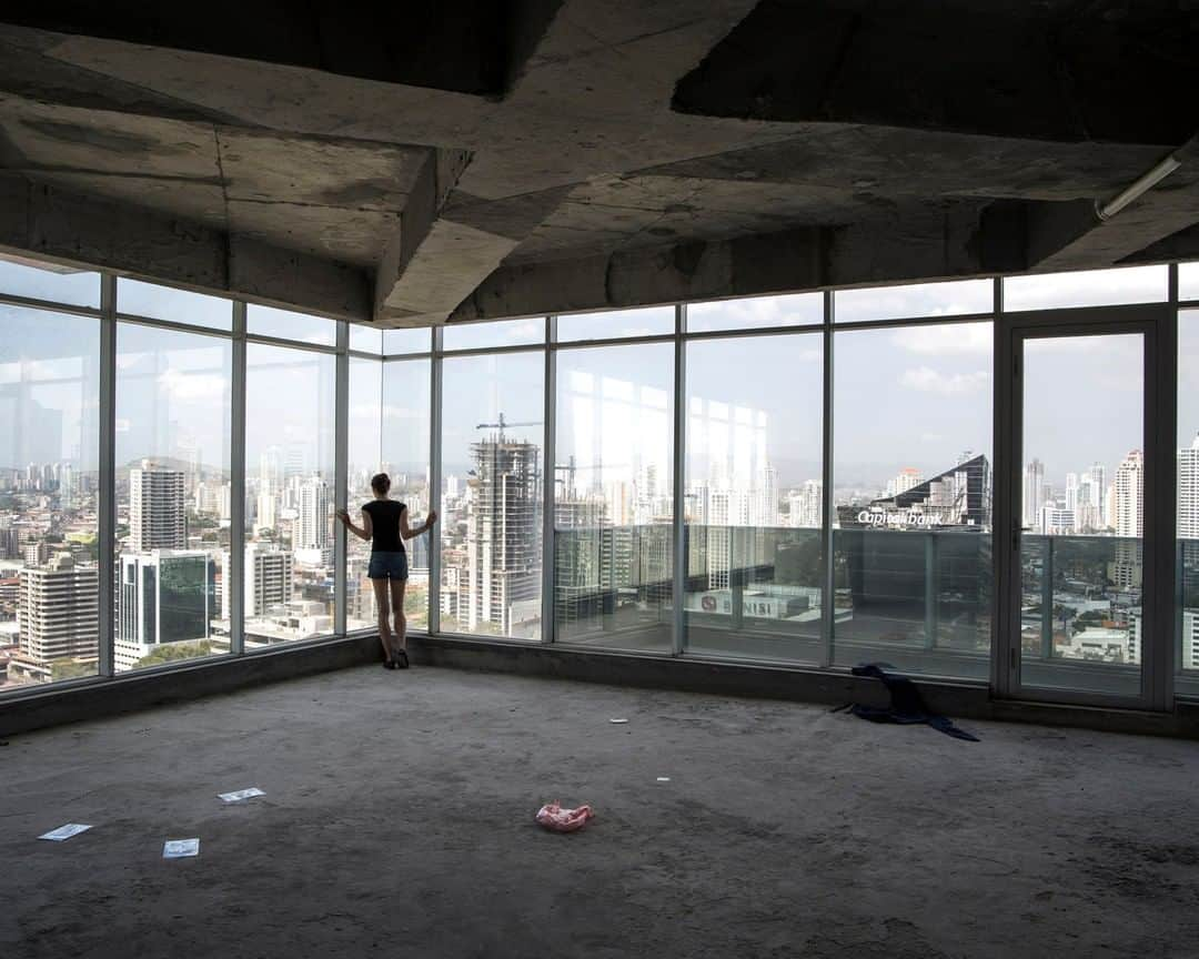 National Geographic Travelさんのインスタグラム写真 - (National Geographic TravelInstagram)「Photo by Paolo Woods and Gabriele Galimberti @gabrielegalimbertiphoto @paolowoods | An employee for an American company based in Panama looks out over the ever-changing skyline of Panama City from an empty floor of the “El Tornillo” tower. “El Tornillo” has become the symbol of Panama and can be seen everywhere, from liquor advertisements to souvenirs. This landmark building was completed in 2011. #panama #panamacity」6月30日 7時00分 - natgeotravel