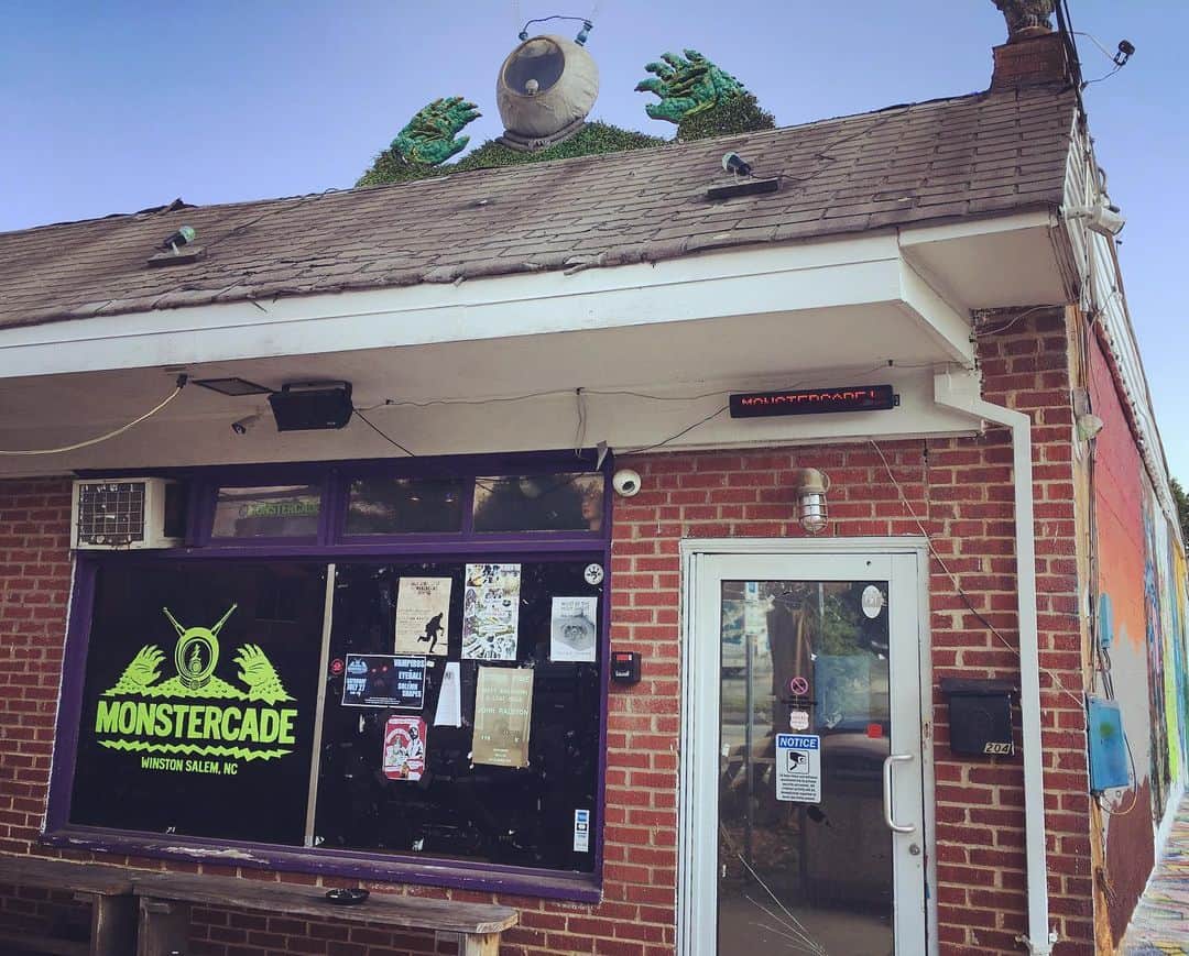 PINKY DOODLE POODLEさんのインスタグラム写真 - (PINKY DOODLE POODLEInstagram)「We arrived at tonight’s venue “Monstercade” in Winston-salem, NC!  Yea!! Coming back!! Come and join us!! . . . #pinkydoodlepoodle  #pdp  #ustour2019  #highenergyrocknroll  #livemusic #rockmusic #rock #rockband  #japanese #japaneserockband #ustour #livetour  #tourlife #musicianlife #musician #gibsonguitars #gibsonbass #gibson #eb3 #lespaul #marshallamps #vintage #femalebassist #femalevocalist」6月30日 7時02分 - pinkydoodlepoodle