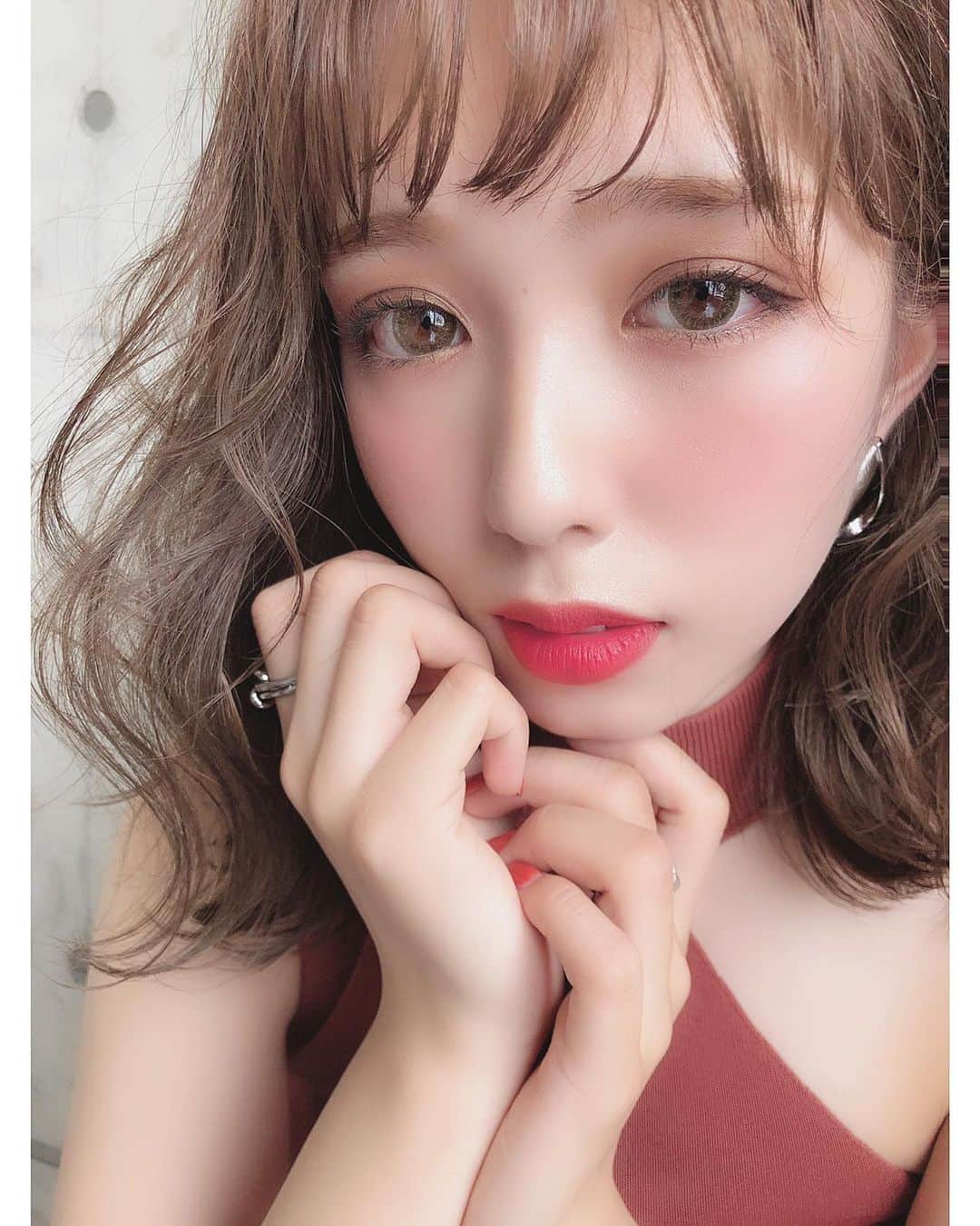 堀井大輔さんのインスタグラム写真 - (堀井大輔Instagram)「・ ・ #あっぷっぷシリーズ ・ 卍娘せいか編👶 ・ 淡々とトーンが変わらず 面白いことを言うせいかちゃん👶 ・ いつも思うけど 卍パパ👨‍🦰は、褒めてないよね？w ・ せいかちゃん、厳選4枚 みなさんは、どれが好みですか？😚 ・ ・ model @sw_718  hair/photo @daisuke_5511 ・ ・ #クラウンヘアー #天白区 #名古屋 #栄 #名駅 #美容師求人 #緑区 #東京 #大阪 #沖縄 #北海道 #福岡 #ボブ #外国人風カラー #サロンモデル #サロモ #インスタ映え #フォトジェニック #巻き髪 #ヘアメイク #透明感カラー #オフショル #波巻き #おだんご #中日美容 #中部美容 #ヘアアレンジ #グラデーション #グレージュ」6月30日 7時03分 - daisuke_5511
