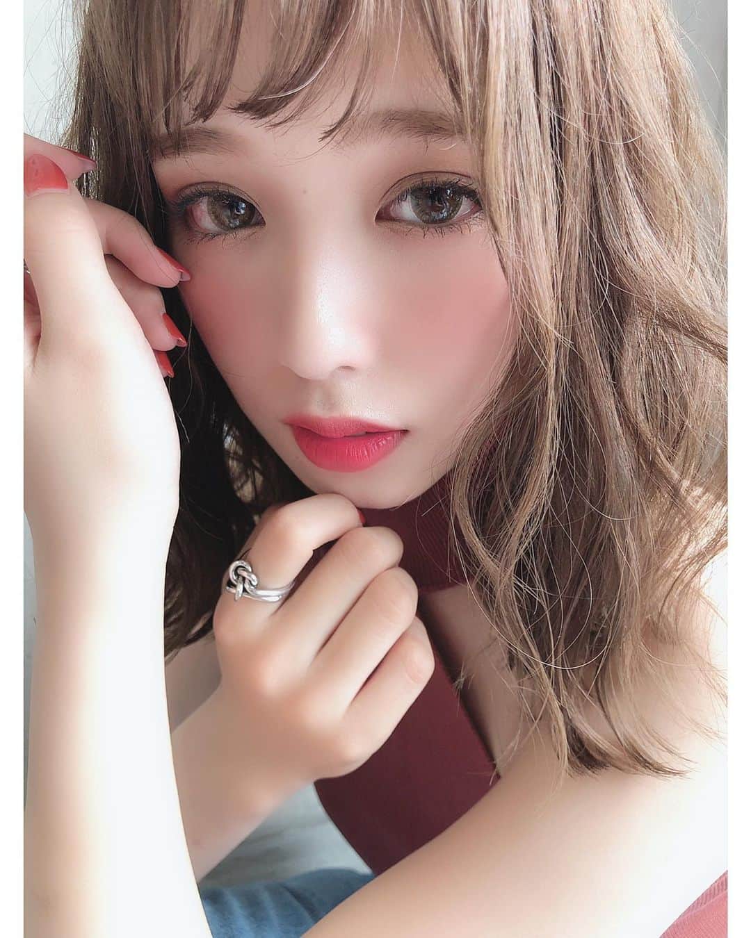 堀井大輔さんのインスタグラム写真 - (堀井大輔Instagram)「・ ・ #あっぷっぷシリーズ ・ 卍娘せいか編👶 ・ 淡々とトーンが変わらず 面白いことを言うせいかちゃん👶 ・ いつも思うけど 卍パパ👨‍🦰は、褒めてないよね？w ・ せいかちゃん、厳選4枚 みなさんは、どれが好みですか？😚 ・ ・ model @sw_718  hair/photo @daisuke_5511 ・ ・ #クラウンヘアー #天白区 #名古屋 #栄 #名駅 #美容師求人 #緑区 #東京 #大阪 #沖縄 #北海道 #福岡 #ボブ #外国人風カラー #サロンモデル #サロモ #インスタ映え #フォトジェニック #巻き髪 #ヘアメイク #透明感カラー #オフショル #波巻き #おだんご #中日美容 #中部美容 #ヘアアレンジ #グラデーション #グレージュ」6月30日 7時03分 - daisuke_5511