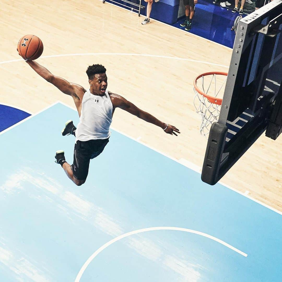 Under Armour Basketballさんのインスタグラム写真 - (Under Armour BasketballInstagram)「No days off for the sqUAd.  @joelembiid,@desmith4, & @therealmobamba got to work in Shanghai 🇨🇳 in the New Hovr Havoc II.  Hit the link in bio to get your pair now.」6月30日 7時09分 - uabasketball