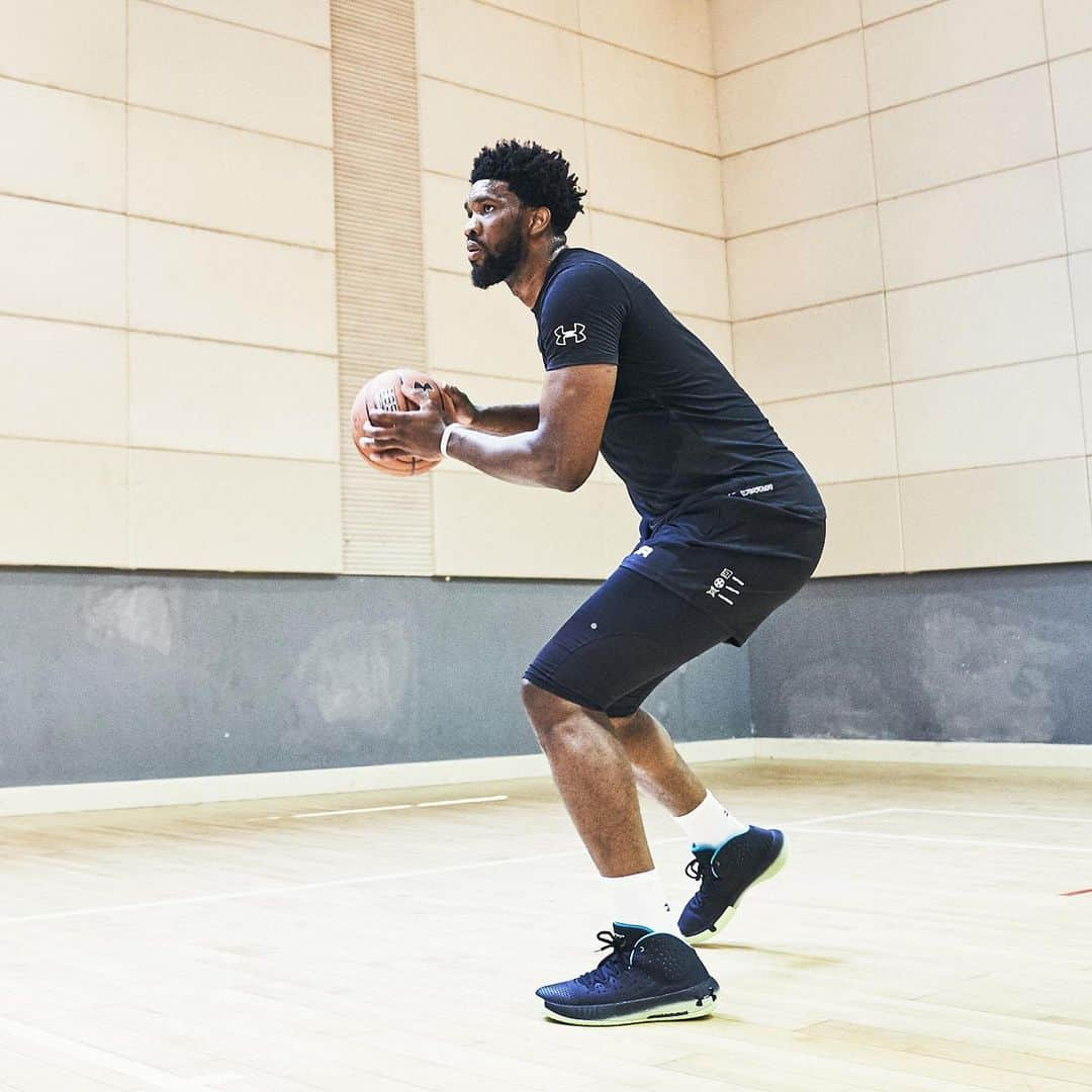 Under Armour Basketballさんのインスタグラム写真 - (Under Armour BasketballInstagram)「No days off for the sqUAd.  @joelembiid,@desmith4, & @therealmobamba got to work in Shanghai 🇨🇳 in the New Hovr Havoc II.  Hit the link in bio to get your pair now.」6月30日 7時09分 - uabasketball