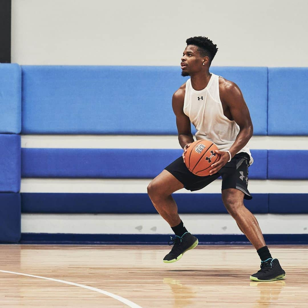 Under Armour Basketballさんのインスタグラム写真 - (Under Armour BasketballInstagram)「No days off for the sqUAd.  @joelembiid,@desmith4, & @therealmobamba got to work in Shanghai 🇨🇳 in the New Hovr Havoc II.  Hit the link in bio to get your pair now.」6月30日 7時09分 - uabasketball