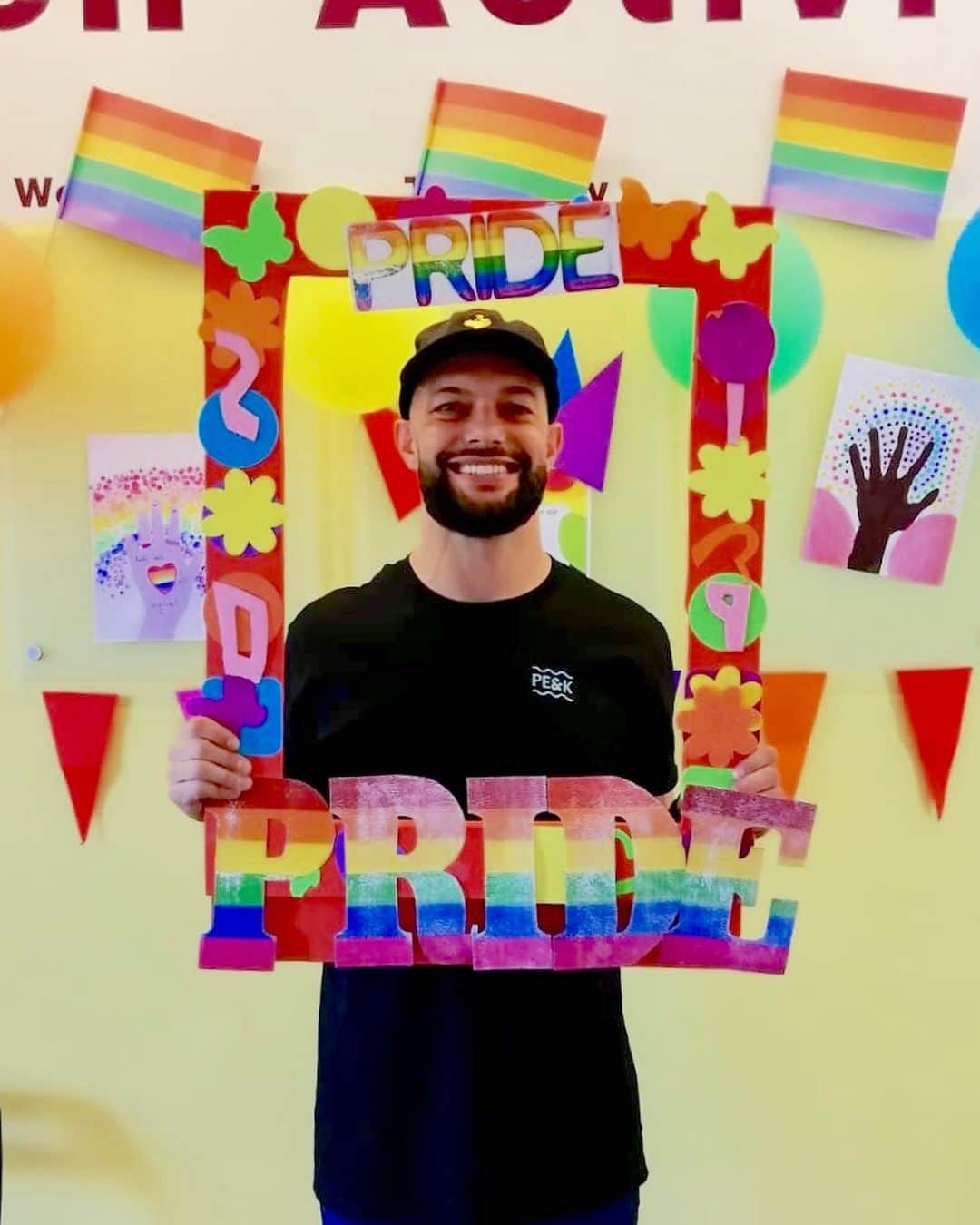 ファーガル・デヴィットさんのインスタグラム写真 - (ファーガル・デヴィットInstagram)「❤️🌈 PRIDE in Ballymun Dublin  with the inspirational @dean_scurry @homesweethome_eire」6月30日 7時15分 - finnbalor