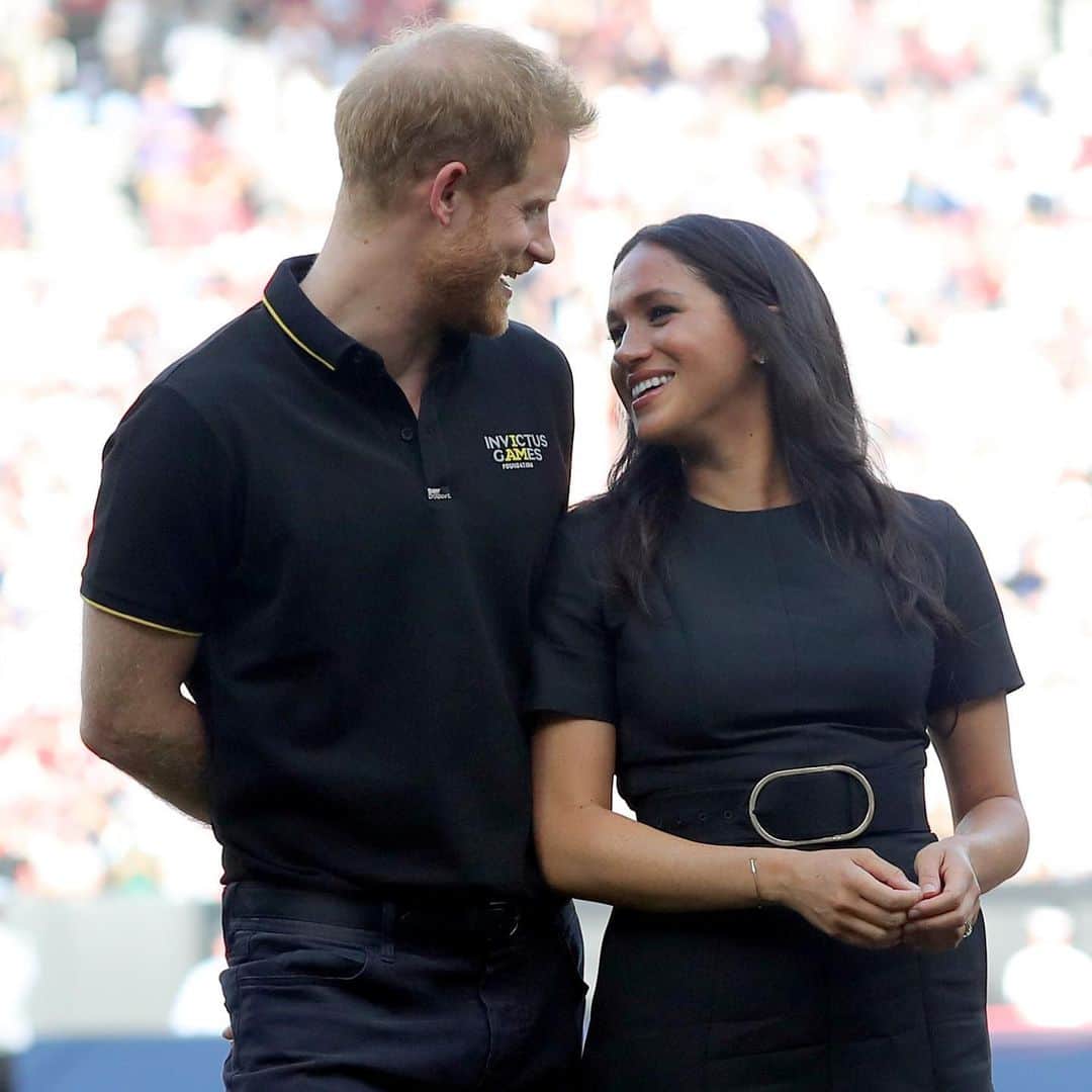 Good Morning Americaさんのインスタグラム写真 - (Good Morning AmericaInstagram)「Prince Harry and Meghan attend historic baseball game in London and receive gifts for little baby Archie from the New York @yankees and the Boston @redsox! See link in bio for more.」6月30日 7時24分 - goodmorningamerica