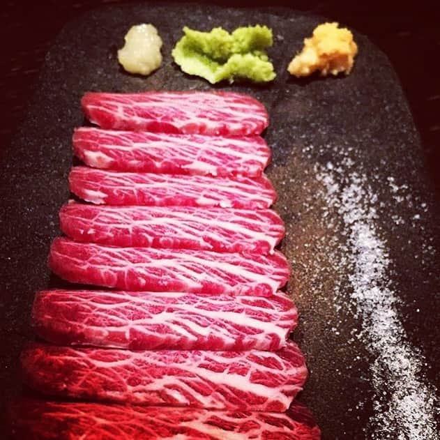 きたばさんのインスタグラム写真 - (きたばInstagram)「フォルダの中にあった肉の写真の一部をまとめてみましたー！！！！✨🐴🐮🐷✨ 生命の素晴らしさ、体感していきましょう。 #まかろにステーション #まかステ #ギャビン #モデル芸人 #fashion #meat #beef  #食育アドバイザー  #boymeetsgirl #meetyourneeds ⬇️ラインナップ🍖  #馬刺し  #ランプ肉  #生ハム  #3ポンド #ステーキ の一部 #燻製 の #牛たたき  #シュラスコ と #20歳の自分 ←これいる？ #牛タン  最近は、しっかりと「生」を実感できてます！ #funfunfun です！」6月30日 7時47分 - macaroni_gram_kitaba