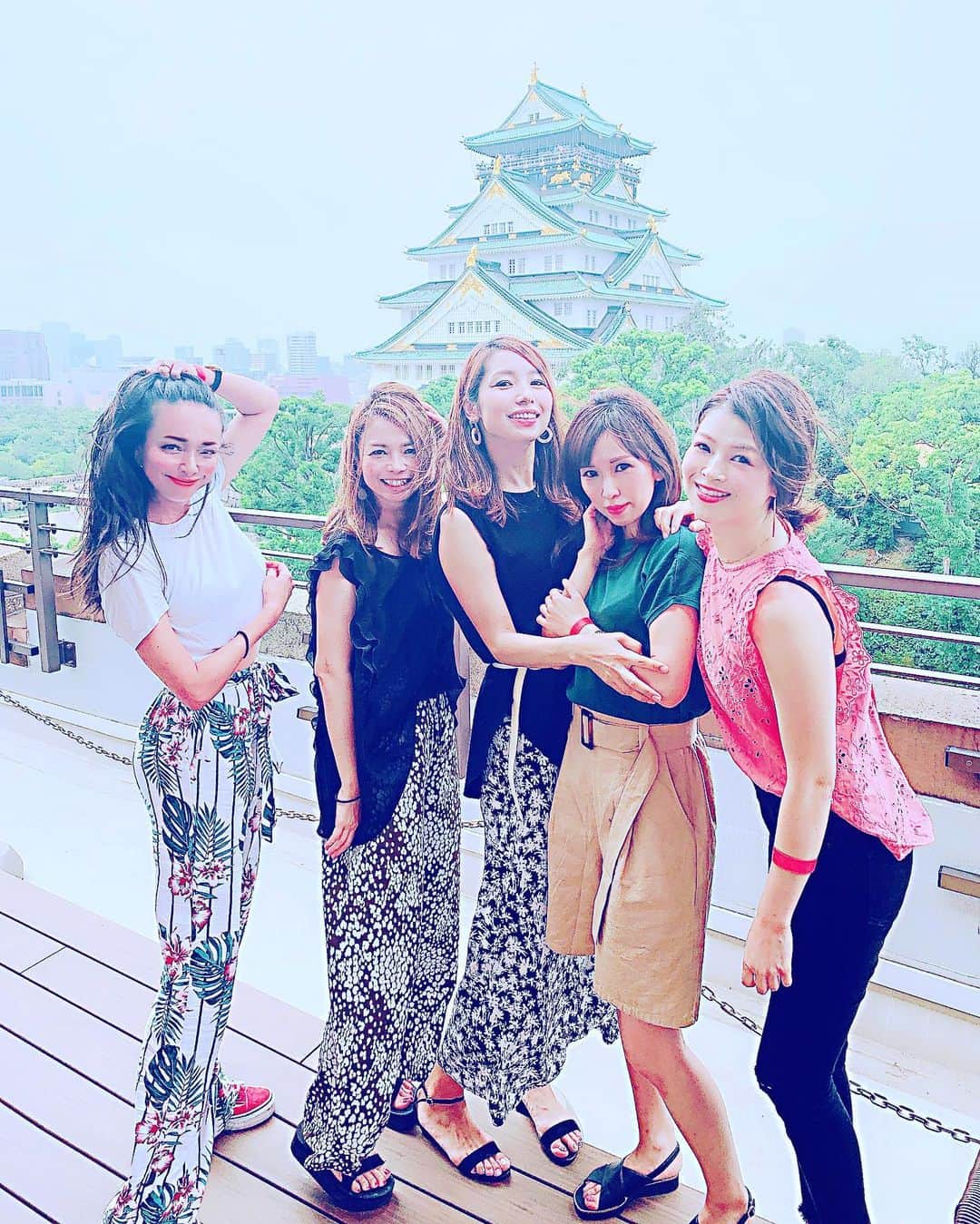 吉田セイラのインスタグラム：「梅雨入りで心配だったが見事に晴れて☀️くれて、途中から曇り☁️の中、BBQ🍖したよ‼️この安心感、安定感がずっーと大学時代から変わらない仲間達❤️最高に楽しかった‼️笑いが止まらなくて、今日は腹筋が筋肉痛だわ🤣🤣🤣#friends #bff #live #love #universal #saintlaurent #cartier #chanel #harrywinston #louisvitton #bbq #fun #hadagreattime #miid #goodvibesonly #girls #same #gorgeous #World」