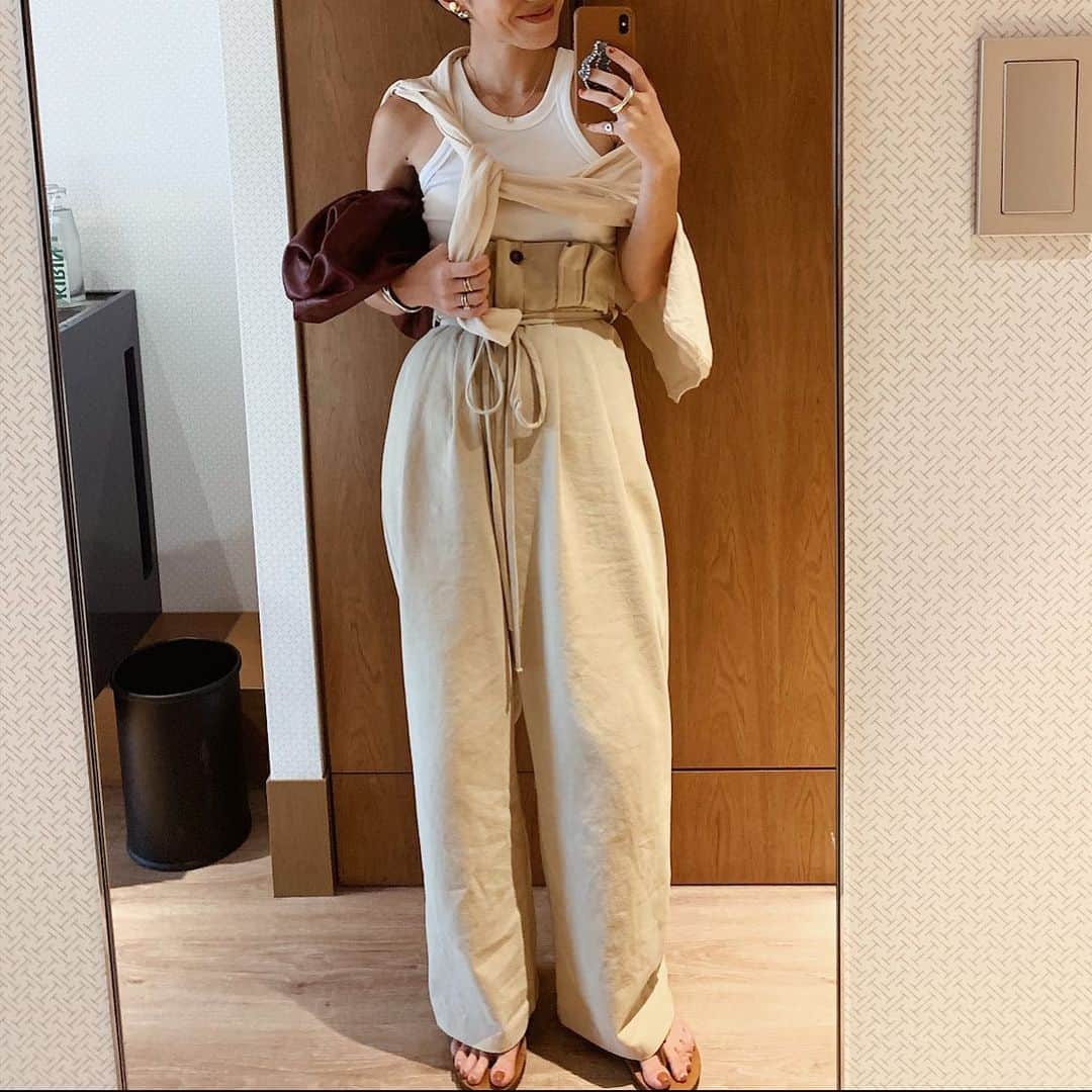 のインスタグラム：「good morning🕊in nagoya☺︎ * 昨日はめちゃ蒸し暑かったー！ * 昨日はいつものこんな格好でした♡1枚でコーデがそれなりに完成するウエストデザインワイドPTやっぱり使える👌 * 来週、再入荷します！ * #masaco服  #MACHATT」