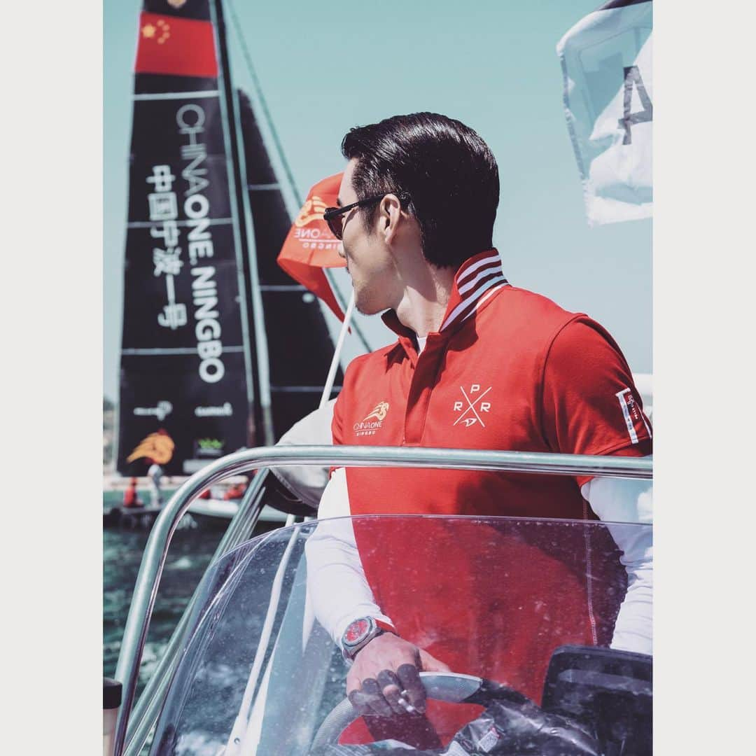 フー・ビンさんのインスタグラム写真 - (フー・ビンInstagram)「The trophy and I getting snuggly! As the racing going on intensely I remembered that I was very close to win an Olympic gold medal during my athlete career for the Chinese Rowing team. This time in Lagos it almost felt like a Déjà vu for me as the trophy will belong to the one who wins the @gc32racingtour world championship and I’m lucky to be part of this great game! No matter which team wins the trophy, I will always remember the experience!  #hubing #lifestyle #ChinaOneNingbo #GC32RacingTour #lagos #yatchs #sailing  #luxurylifestyle #후빙#胡兵 #フービン #胡兵时尚观点 #胡兵全球Go  #fashiontrip #fashion #fashionicon #fashionindustry  #actor #chineseactor #chinesemodel #asianactor #menswear #mensstyle」6月30日 8時21分 - hubing