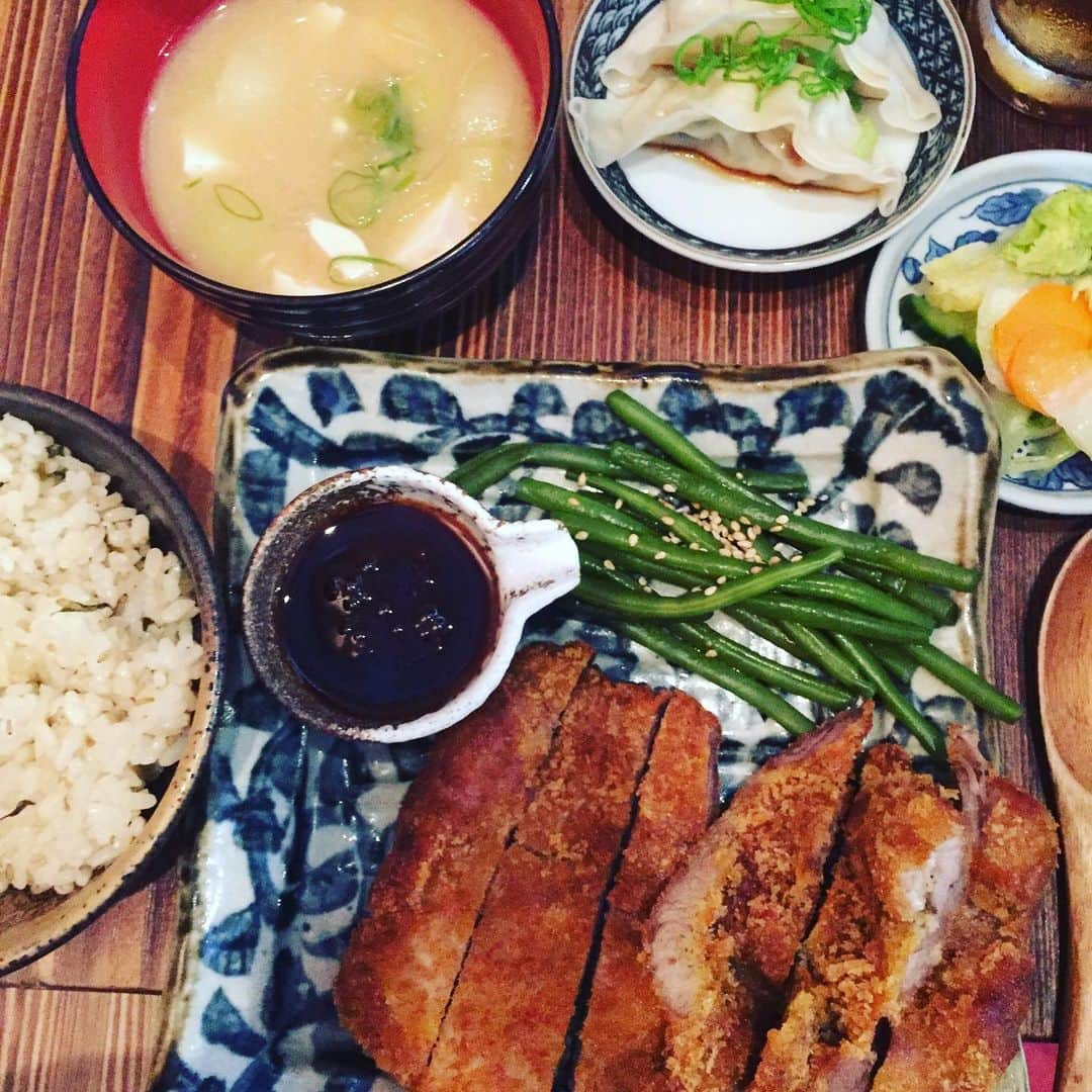 大森美希さんのインスタグラム写真 - (大森美希Instagram)「#tonkatsu @abri_soba #restaurantjaponais #japanesefood #paris #abrisoba #porcpane #porkcatlet #parislife #とんかつ #ランチタイム #パリ #パリ生活 #パリ散歩 #パリところどころ #海外生活 #海外で働く #日本食 #そば屋」6月29日 23時33分 - mikiomori_