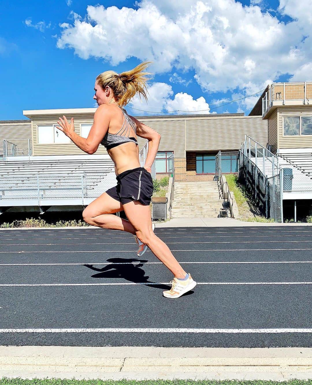 ミカエラ・シフリンのインスタグラム：「🏃‍♀️💨💨💨」