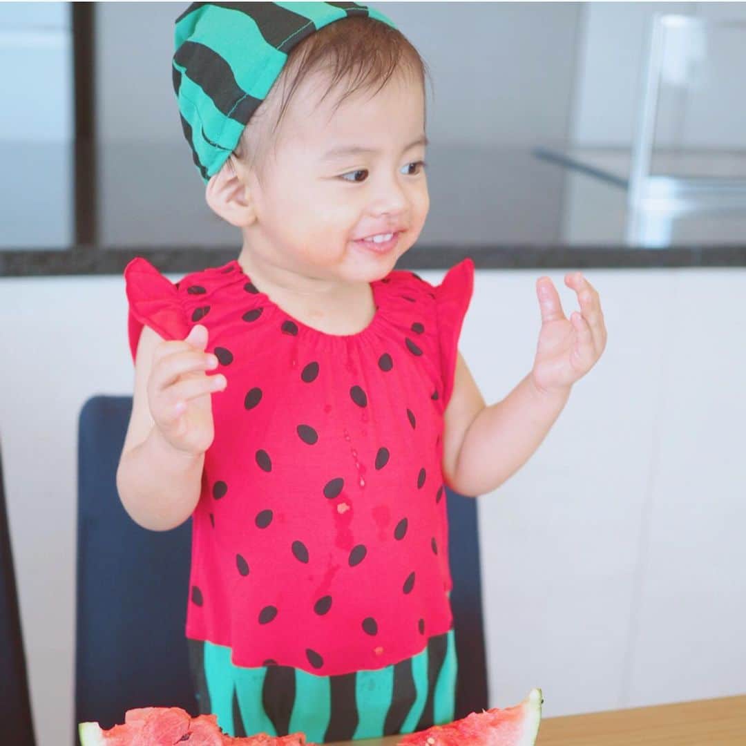 A_kun*mamaさんのインスタグラム写真 - (A_kun*mamaInstagram)「﻿ 🍉🍉スイカボーイ🍉🍉👦🏻❤️﻿﻿ ﻿ ﻿﻿ ほぼ2年前だって懐かしい〜🥺✨✨✨﻿﻿ ﻿ ﻿ ﻿今はもう幼稚園児になって﻿ 毎日迎えに行ったら﻿ 「ママ大好きだよぉ❤﻿ ママにプレゼント🎁だよー」って﻿ 手のひらいっぱいの﻿ ダンゴムシをくれます😱🤭😫😂笑﻿ ﻿ あぁ〜成長したなぁ← ﻿😀﻿ ﻿」6月29日 23時34分 - aaaooo121