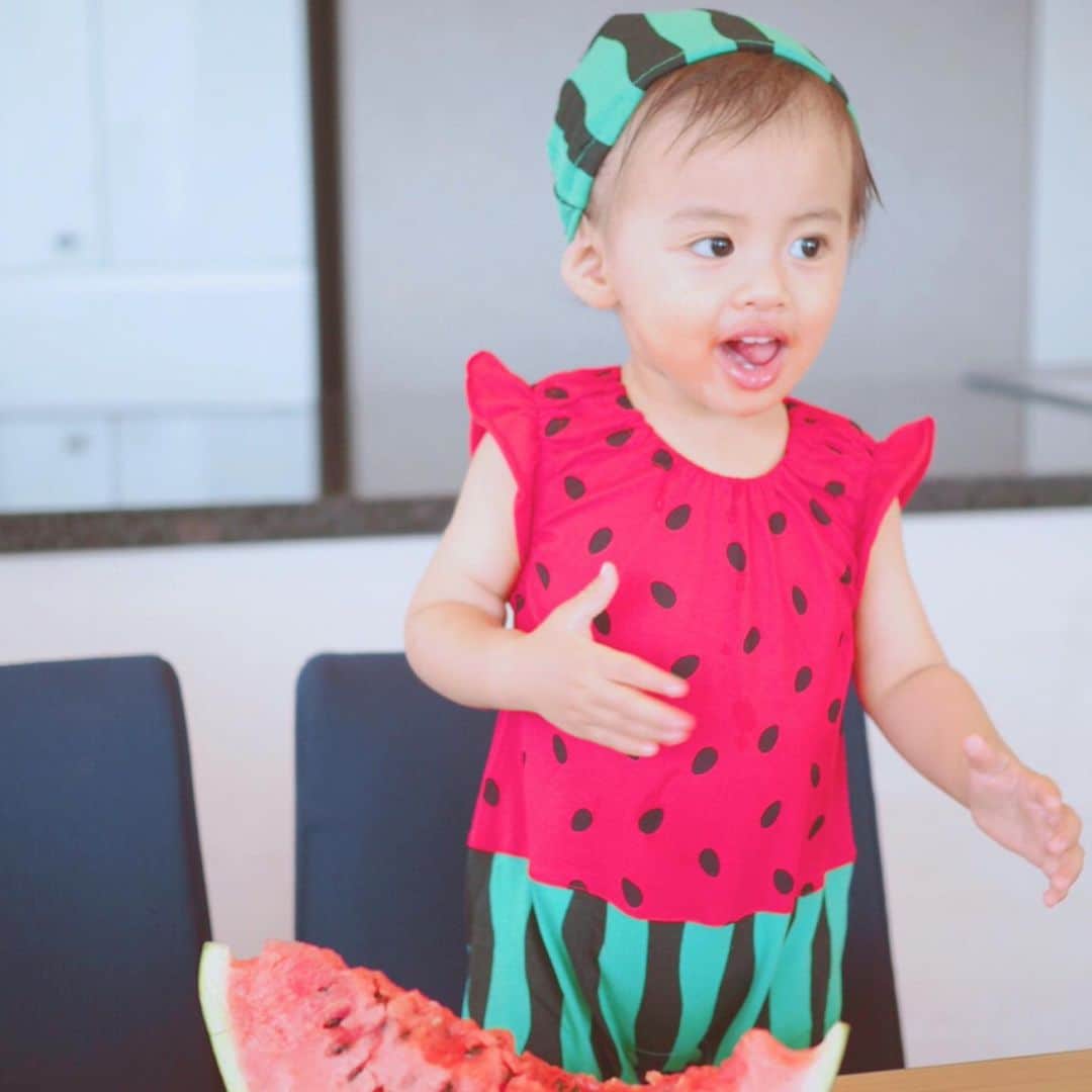 A_kun*mamaさんのインスタグラム写真 - (A_kun*mamaInstagram)「﻿ 🍉🍉スイカボーイ🍉🍉👦🏻❤️﻿﻿ ﻿ ﻿﻿ ほぼ2年前だって懐かしい〜🥺✨✨✨﻿﻿ ﻿ ﻿ ﻿今はもう幼稚園児になって﻿ 毎日迎えに行ったら﻿ 「ママ大好きだよぉ❤﻿ ママにプレゼント🎁だよー」って﻿ 手のひらいっぱいの﻿ ダンゴムシをくれます😱🤭😫😂笑﻿ ﻿ あぁ〜成長したなぁ← ﻿😀﻿ ﻿」6月29日 23時34分 - aaaooo121