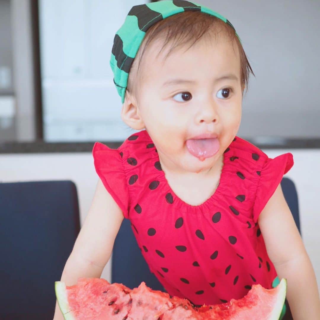 A_kun*mamaさんのインスタグラム写真 - (A_kun*mamaInstagram)「﻿ 🍉🍉スイカボーイ🍉🍉👦🏻❤️﻿﻿ ﻿ ﻿﻿ ほぼ2年前だって懐かしい〜🥺✨✨✨﻿﻿ ﻿ ﻿ ﻿今はもう幼稚園児になって﻿ 毎日迎えに行ったら﻿ 「ママ大好きだよぉ❤﻿ ママにプレゼント🎁だよー」って﻿ 手のひらいっぱいの﻿ ダンゴムシをくれます😱🤭😫😂笑﻿ ﻿ あぁ〜成長したなぁ← ﻿😀﻿ ﻿」6月29日 23時34分 - aaaooo121