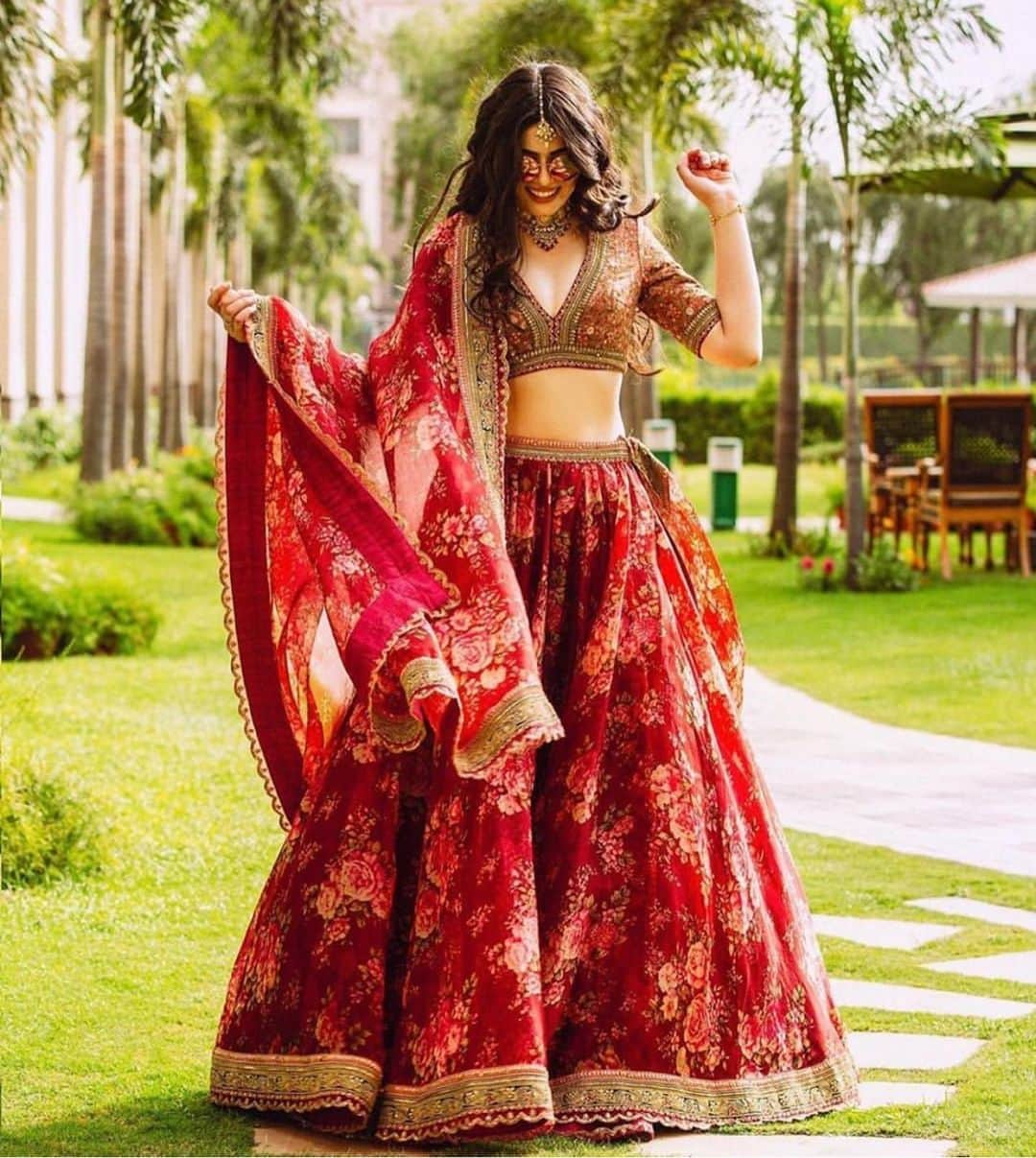 Indianstreetfashionさんのインスタグラム写真 - (IndianstreetfashionInstagram)「This bride to be is totally selling us on this rust raspberry floral red lehenga 😍 #indianstreetfashion #indianwedding  #wedding #weddingsofinstagram #instawedding  #indianwedding #bridesofindia #bridesofinstagram #indianbridaloutfit #weddinglook  #bridallook #bridestyle #weddingtrend #trend #bridaljewelry #jewellery #weddinginspo #weddingplanner #weddingblogger #weddingplanner #destinationwedding @medhatyagi_offical | @sabyasachiofficial」6月29日 23時47分 - indianstreetfashion