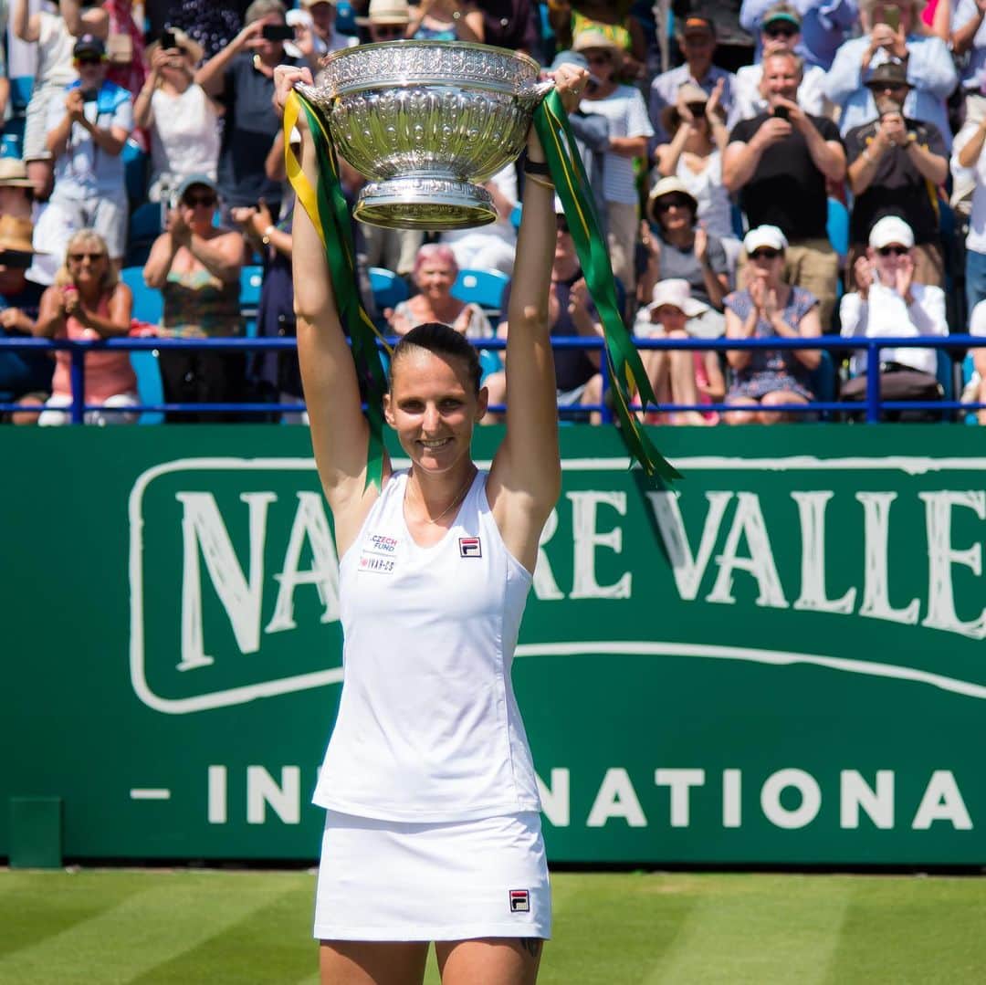 WTA（女子テニス協会）さんのインスタグラム写真 - (WTA（女子テニス協会）Instagram)「Congrats on the new hardware @karolinapliskova 🏆🤩 #NatureValleyInternational」6月29日 23時41分 - wta