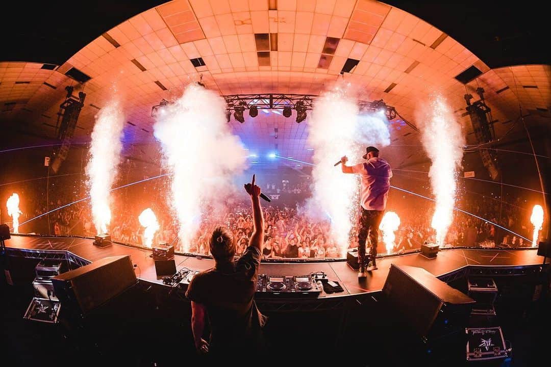 のインスタグラム：「Who’s ready to RAVE? 🔥🔥🔥🔥 @steveaoki @makj @kriskissofficial」