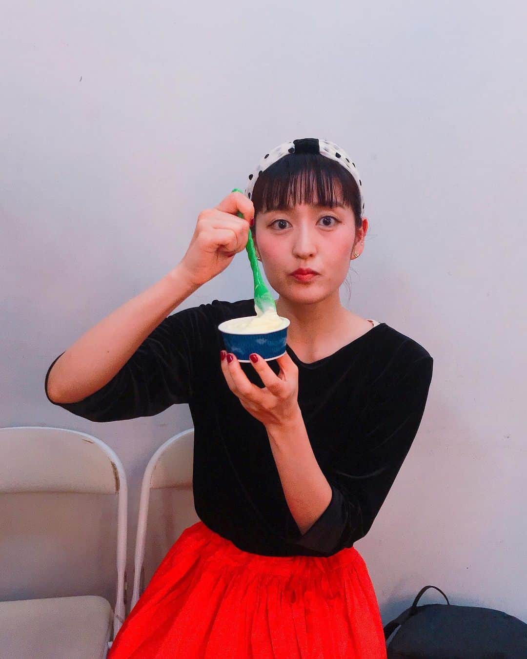 岩井七世さんのインスタグラム写真 - (岩井七世Instagram)「本番前にぐるぐるMOW🐄 森永さんからいただいたMOWたっくさん。劇場でみんなでたべました。バニラが大好きだけど、期間限定のヨーグルト味がとても気になってます。 #MOW #ぐるぐるMOW #森永乳業」6月29日 23時56分 - nanaseiwai