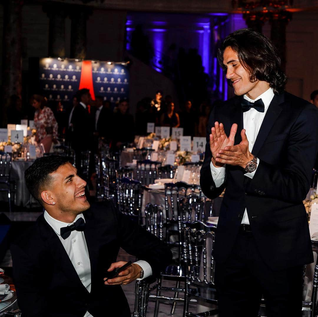 パリ・サンジェルマンFCさんのインスタグラム写真 - (パリ・サンジェルマンFCInstagram)「“Feliz cumpleaños, Leo 😉” . #LeandroParedes #Paredes #Cavani #EdinsonCavani #ParisSaintGermain #PSG #Paris #Football #AllezParis #ICICESTPARIS #PSGbirthday #Birthday」6月29日 23時53分 - psg