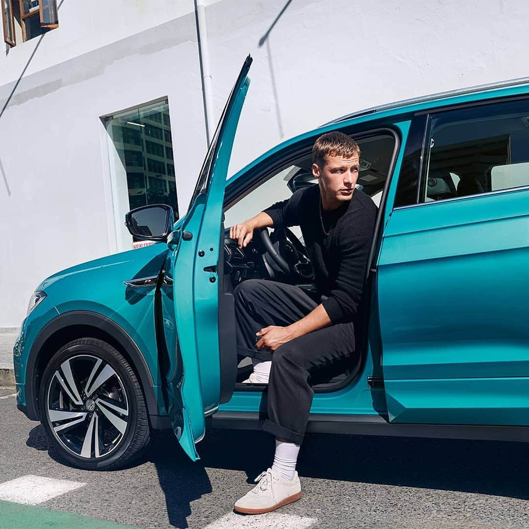 フォルクスワーゲンさんのインスタグラム写真 - (フォルクスワーゲンInstagram)「For life in all its facets. The all-new T-Cross with flexible interior and slidable rear bench. #MoreThan1Thing #vwtcross #volkswagen #vw」6月30日 0時01分 - volkswagen