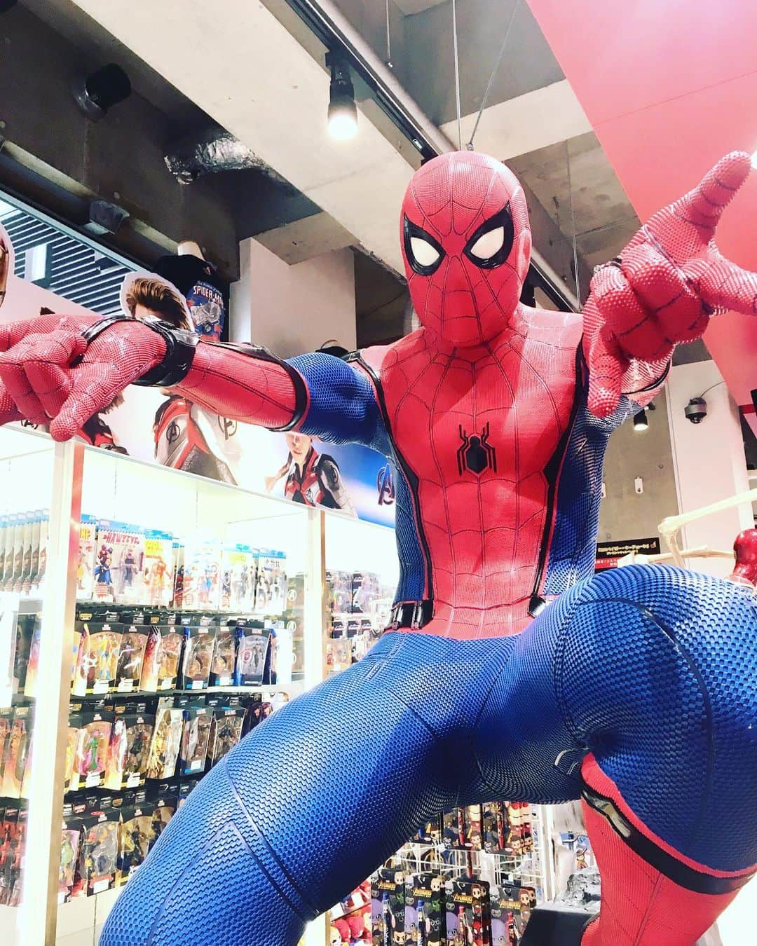 Shinnosukeさんのインスタグラム写真 - (ShinnosukeInstagram)「スパーイダーマーン♬スパーイダーマーン♬  #spyderman #スパイダーマン #marvel #でも映画はまだ観てない #ヴェネツィアも舞台なので楽しみ」6月30日 0時04分 - shinscapade