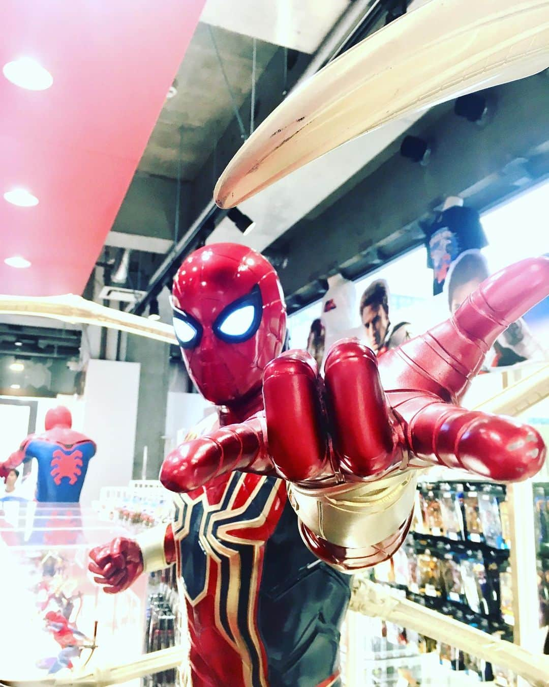 Shinnosukeさんのインスタグラム写真 - (ShinnosukeInstagram)「スパーイダーマーン♬スパーイダーマーン♬  #spyderman #スパイダーマン #marvel #でも映画はまだ観てない #ヴェネツィアも舞台なので楽しみ」6月30日 0時04分 - shinscapade