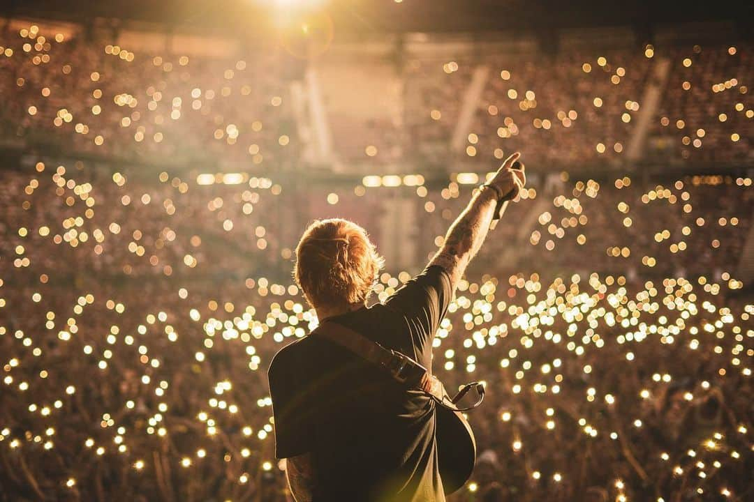 エド・シーランさんのインスタグラム写真 - (エド・シーランInstagram)「Klagenfurt night #1 📸 @zakarywalters #dividetour」6月30日 0時07分 - teddysphotos