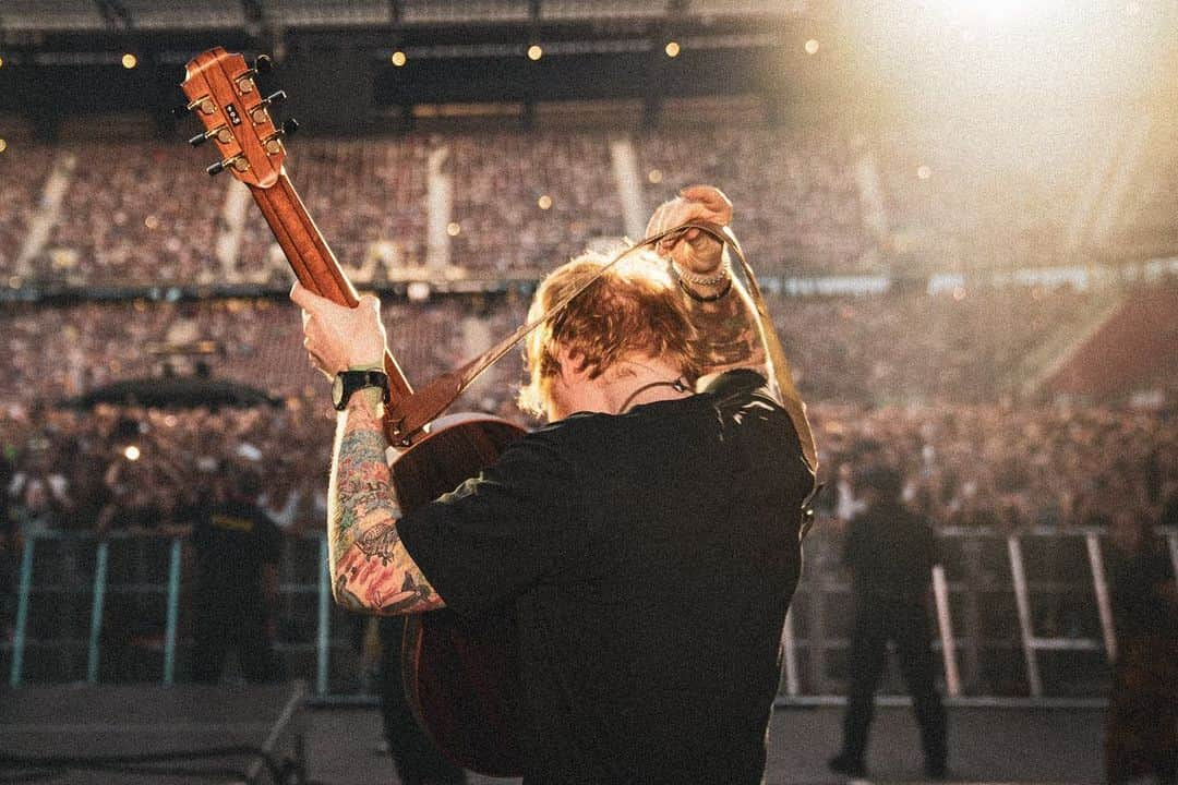 エド・シーランさんのインスタグラム写真 - (エド・シーランInstagram)「Klagenfurt night #1 📸 @zakarywalters #dividetour」6月30日 0時07分 - teddysphotos