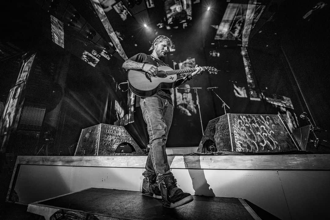 エド・シーランさんのインスタグラム写真 - (エド・シーランInstagram)「Klagenfurt night #1 📸 @zakarywalters #dividetour」6月30日 0時07分 - teddysphotos