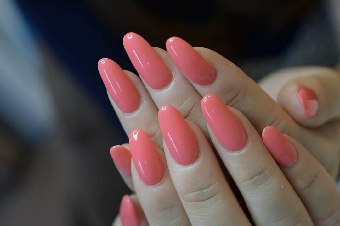 Yuka Maeda ::manicurelistのインスタグラム：「ちゅるっちゅる💓💓 💃 . . 大阪市北区 梅田.中崎町.駅から徒歩7分🚶‍♀️ CADENAS nail eyelash  マツエクアカウント @cadenaseyelash LINE:@ cadenas 🆔検索🙋‍♀️ tel:06-4792-8617. cadenas.nail@gmail.com. . #ネイル #ジェルアート #大人かわいい #梅田ネイル #堂山町 #大人ネイル #個性派ネイル #クリアネイル #ジェルネイル #nail #notd #ニュアンスネイル #instanail #ワンカラー #春ネイル  #ネイルデザイン #ongels #美甲 #osaka  #ジェルデザイン #cadenas #指甲 #spring #Insatnails #fashion #シアーネイル #うる艷ネイル #トレンドネイル  #coralpink #コーラルピンク」