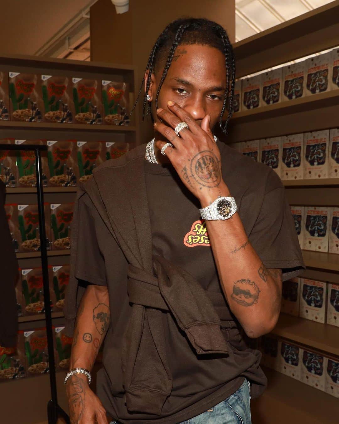 GQさんのインスタグラム写真 - (GQInstagram)「Travis Scott’s Audemars Piguet Royal Oak is no standard issue; his comes with a skeletonized “openwork” dial that allows the movement to be seen just by staring at the face. Scott also iced out his already-special wristwear. See the rarest, wildest, and most covetable watches spotted on celebrities this week at the link in bio.」6月30日 0時22分 - gq