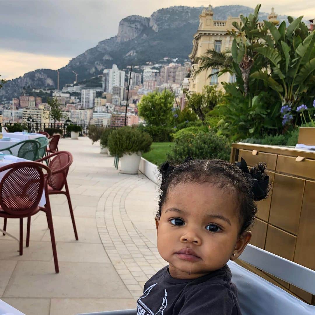 シャネル・イマンのインスタグラム：「My lunch date 😍 @caliclayshepard ❤️ 🇲🇨 #Monaco」