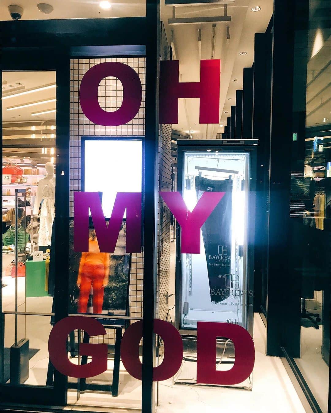 のインスタグラム：「OH MY MISTAKES😉 どうせ全部間違うんだ！って思うと気が楽になる😉  #ohmymistakes #loveyourmistakes」
