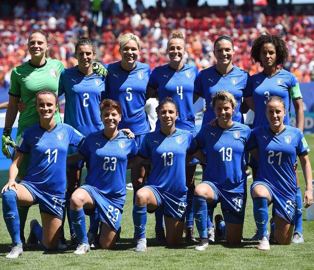 ユヴェントスFCさんのインスタグラム写真 - (ユヴェントスFCInstagram)「The Bianconere's adventure with the Azzurre at the #FIFAWWC comes to an end in the quarter-finals against the Netherlands. Thank you for an exceptional tournament 👏❤ #JuventusWomen ⚪⚫」6月30日 0時26分 - juventus