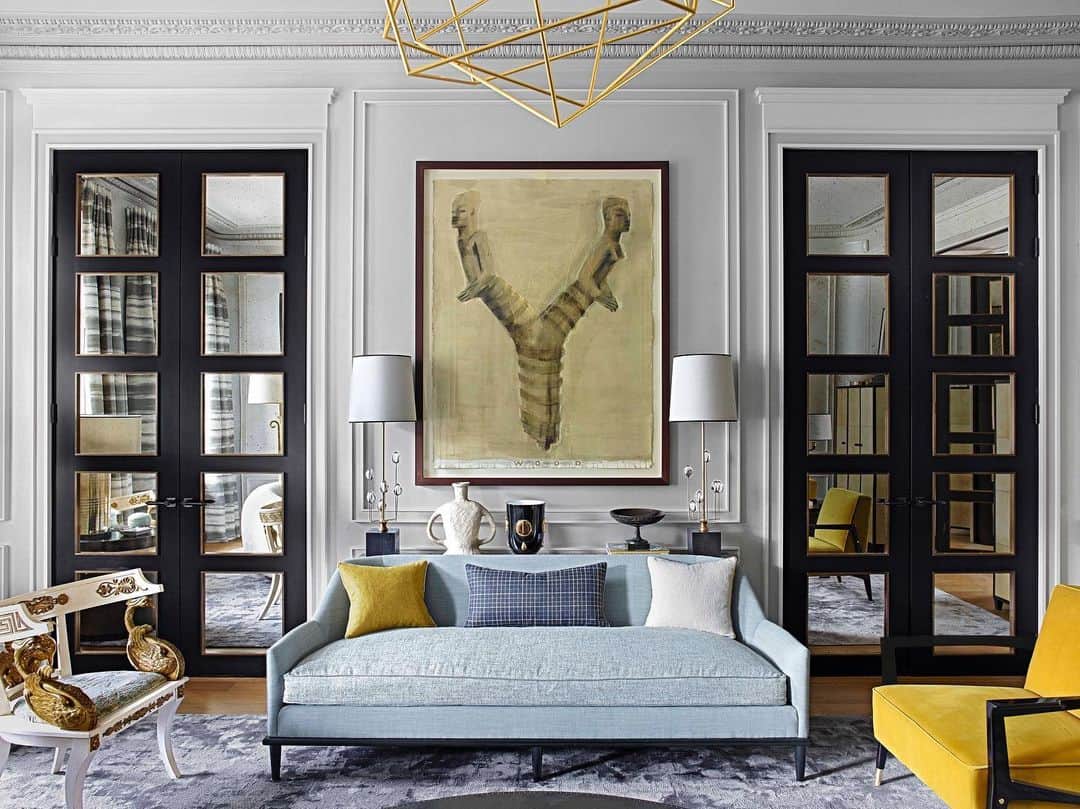 ELLE DECORさんのインスタグラム写真 - (ELLE DECORInstagram)「For the drawing room of a London apartment, ELLE Decor A-Lister Jean-Louis Deniot opted for a blue sofa from his collection for George Smith, an 18th-century English armchair, a 1940s chair in a Brochier fabric, and a pendant by Hubert Le Gall. The watercolor is South African. Click the link in bio for the full house tour, as seen in our July/August 2019 issue. Photo: @simonuptonphotos / Produced by @cynthiaefrank」6月30日 0時27分 - elledecor