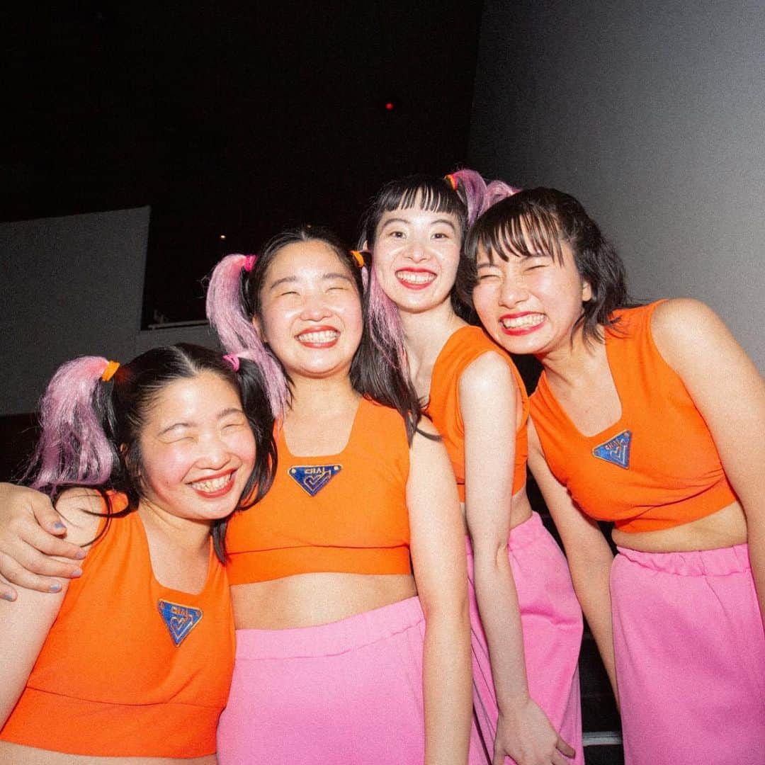 ユウキさんのインスタグラム写真 - (ユウキInstagram)「WORLD TOUR ファイナルが きょうTOKYOでおわったよ❤️ きてくれたみんなテンキューいっぱい❤️ たのしかったね踊ったねうたったね💛 海外ツアーでビッグになったCHAIはね これからも自由を選んでいくもんで、 みんなも負けんなよっ❤️❤️ #chaiband #neoかわいい #コンプレックスはアートなり #tour #band #japan #pink」6月30日 0時34分 - yuukichan2