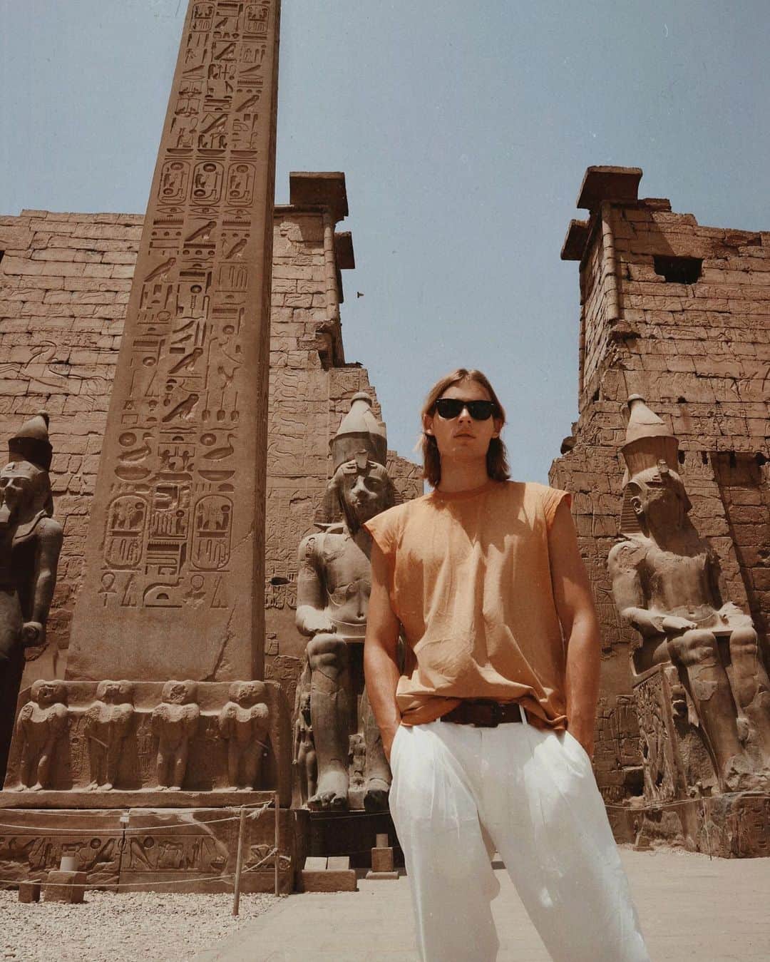 Ton Heukelsのインスタグラム：「I wasn’t supposed to be wearing a shirt, but i only had enough sunblock for my arms #bigbicepproblems #egypt」