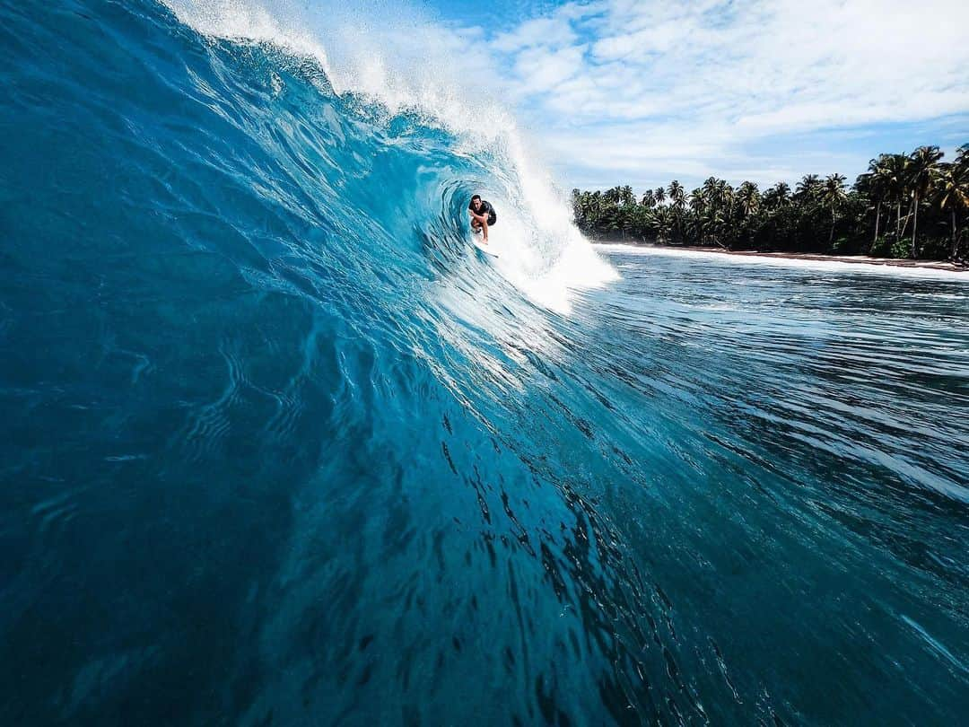 goproさんのインスタグラム写真 - (goproInstagram)「Photo of the Day: Making memories in the #Mentawais with @alex__swanson. • • • @saxonnheller @GoProID #GoProIndonesia #GoProSurf #Surfing #WeekendWarrior」6月30日 0時42分 - gopro