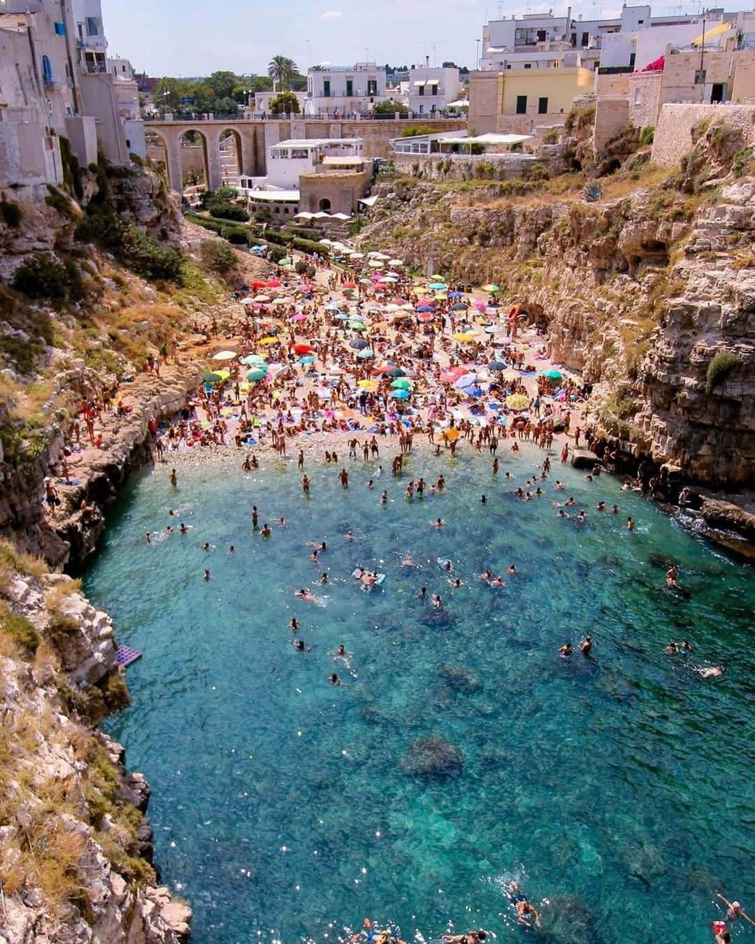 Travel + Leisureさんのインスタグラム写真 - (Travel + LeisureInstagram)「Polignano a Mare is home to possibly the most romantic restaurant in the world — have you been? Check it out at our link in bio. #tlpicks courtesy of @pinkines」6月30日 0時46分 - travelandleisure