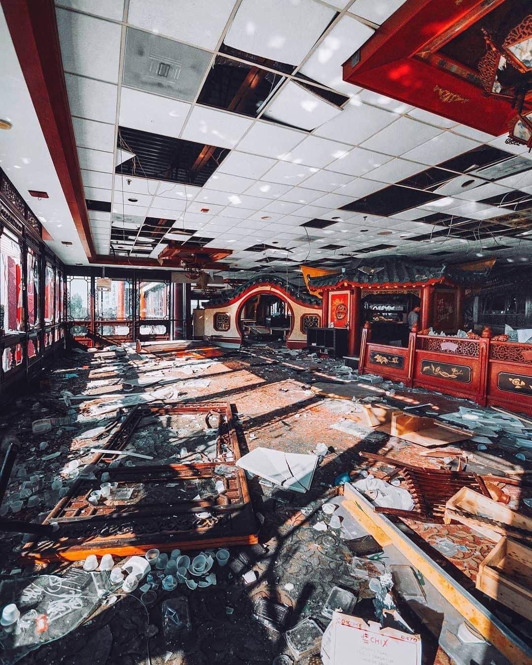 Abandoned Placesさんのインスタグラム写真 - (Abandoned PlacesInstagram)「A $13+ million dollar Chinese restaurant that used to sit abandoned in Boston, Massachusetts. These were captured days before demolition a few years back. Photography by @svvvk . . . . . . #itsabandoned #decay #ruins #explore #urbex #UrbanExploring #history #adventure #abandonedplaces #photography #abandonedphotography #travel #forgotten #abandoned #allabandoned #gramslayers #artofvisuals #AOV #MoodyGrams #illgrammers #HeaterCentral #createcommune #AGameofTones #create #abandonednature #abandonedUS #urbexphotography #urbandecay #exploreeverywhere #photography」6月30日 1時00分 - itsabandoned