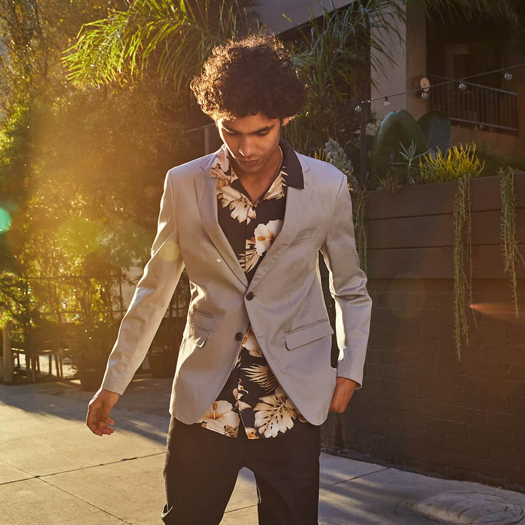 ジャック&ジョーンズさんのインスタグラム写真 - (ジャック&ジョーンズInstagram)「Going to any Summer parties? Catch the room wearing this good looking shirt’n’blazer combo. 👌 #jackandjones #ootd」6月30日 1時12分 - jackandjones