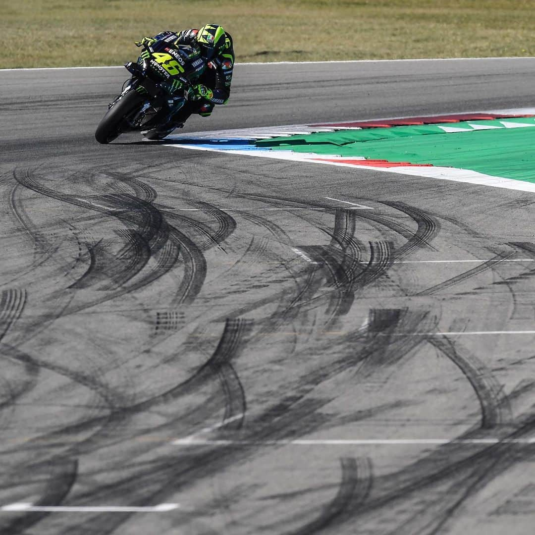 YamahaMotoGPさんのインスタグラム写真 - (YamahaMotoGPInstagram)「Not the result @valeyellow46 had hoped for today... He’ll push hard tomorrow, starting from p14 on the grid. . . #MonsterYamaha | #MotoGP | #DutchGP | #MonsterEnergy | #VR46」6月30日 1時32分 - yamahamotogp