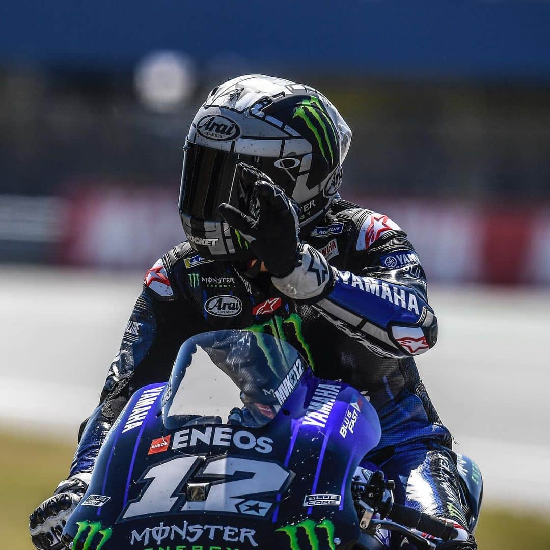 YamahaMotoGPさんのインスタグラム写真 - (YamahaMotoGPInstagram)「This is what we like to see: a bright smile from @maverick12official in parc fermé after taking 2nd in qualifying. Well done mate! . . #MonsterYamaha | #MotoGP | #DutchGP | #MonsterEnergy | #MV12」6月30日 1時36分 - yamahamotogp