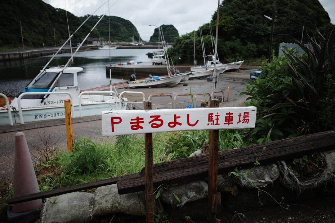 佐藤東弥のインスタグラム：「マルヨシ駐車場 に車を停めて食べた海鮮丼は抜群に美味しかった また、行きたいですね #GR3」