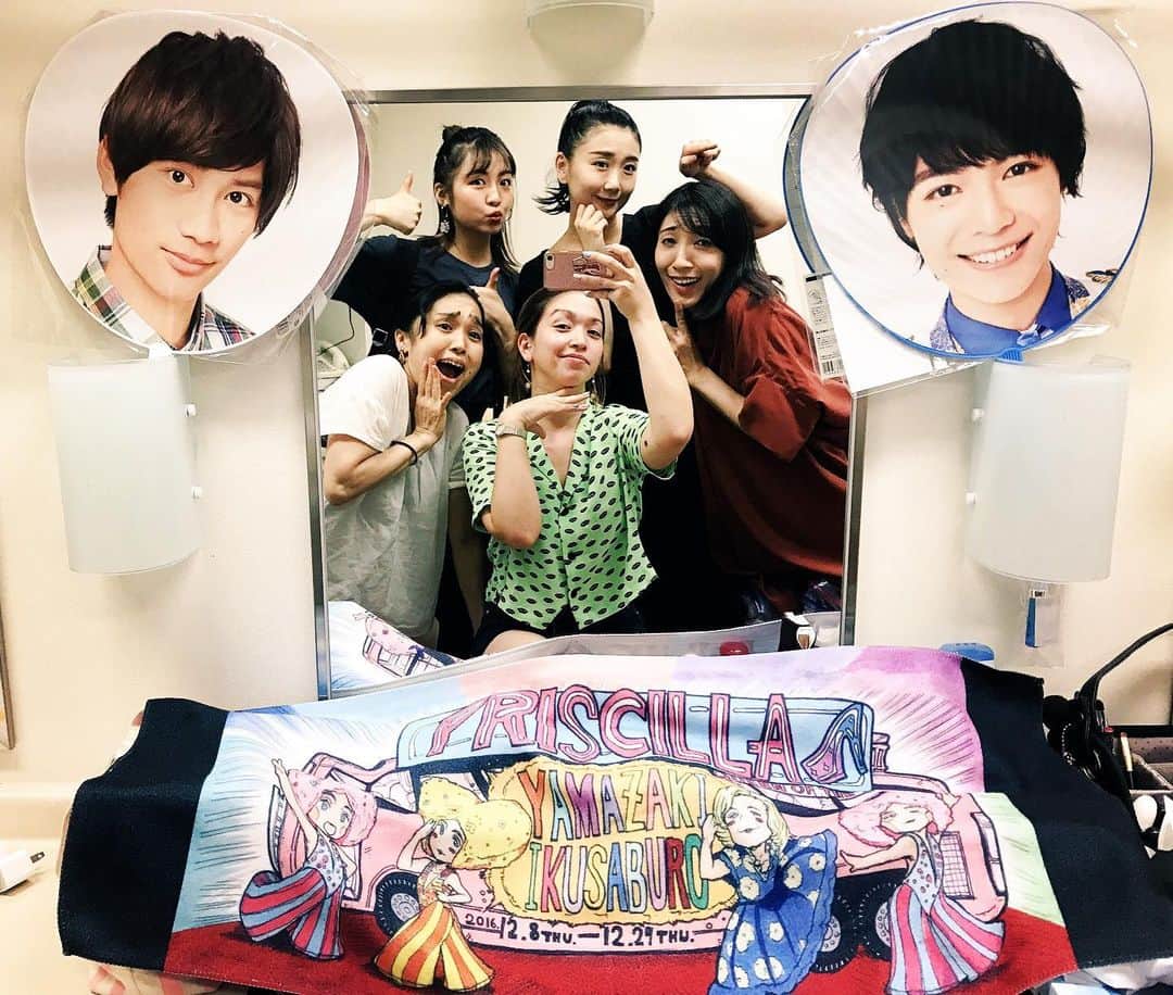 ダンドイ舞莉花のインスタグラム：「鏡前がどんどんレベルアップしていくのです。  #リューン #藤原丈一郎 #溝口琢矢 #プリシラ #山崎育三郎 #リューンガールズ #楽しい鏡前 #musical #japan #fantasy」